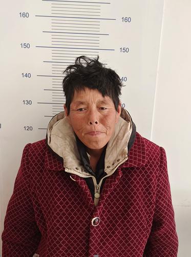 走失者照片 枣庄市寻亲：五旬女子被救助，穿枣红...
