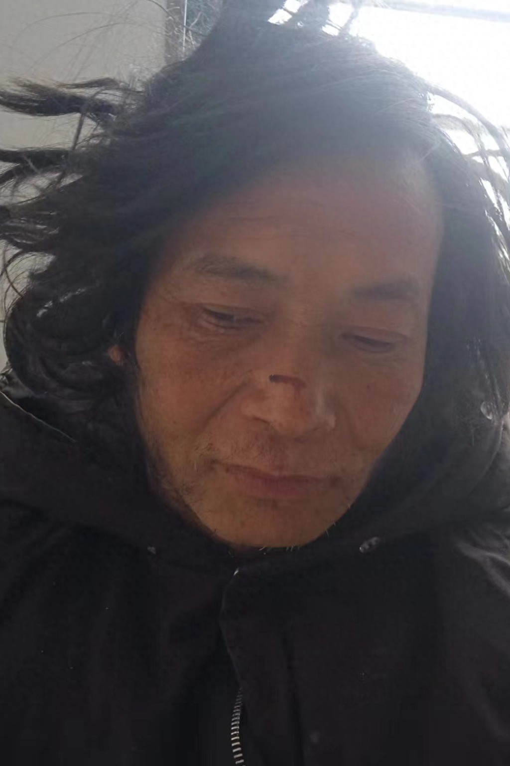 走失者照片 商丘市寻亲：青年男子被救助，穿黑色...