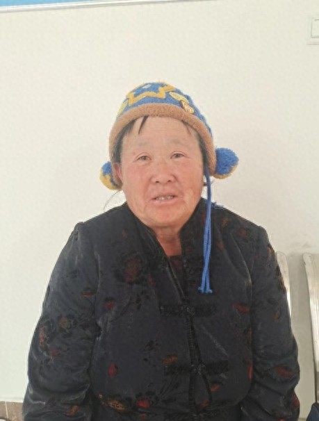 走失者照片 日照市寻亲：六旬老太被救助，穿黑色...
