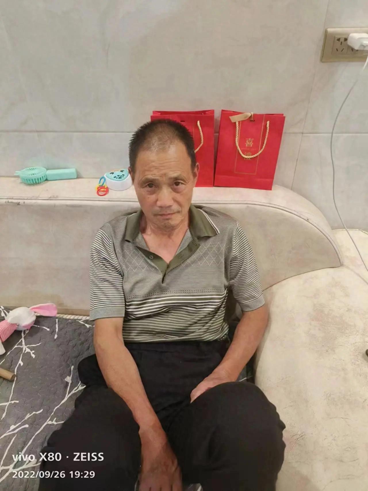 走失者照片 温州市急寻：七旬老人走失，穿蓝黑色...