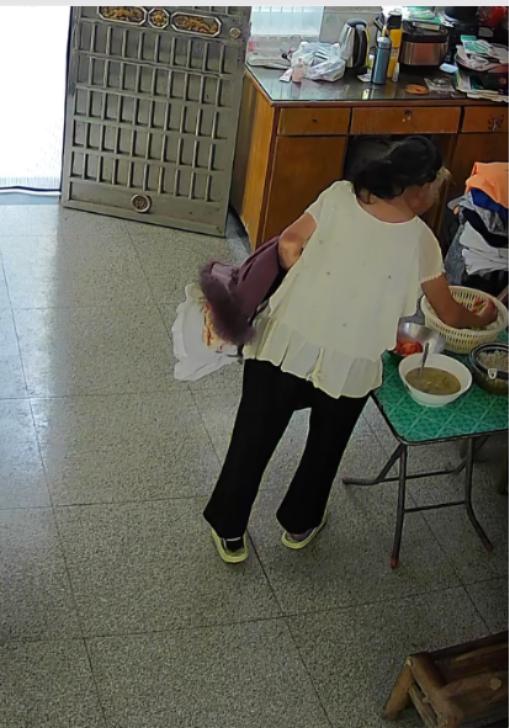 走失者照片 襄阳市寻人：六旬老太走失，穿白色上...
