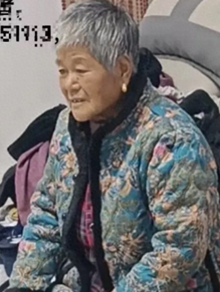 走失者照片 亳州市七旬老太走失，患脑萎缩，戴红...