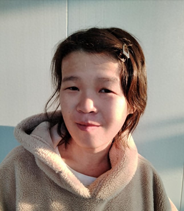 走失者照片 南阳市寻亲：青年女子被救助，穿浅棕...