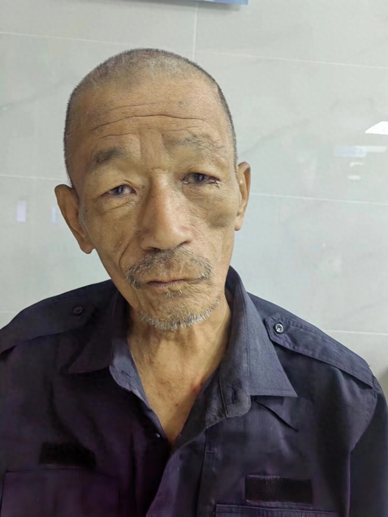 走失者照片 广州市寻亲：六旬老人被救助，疑似梅...