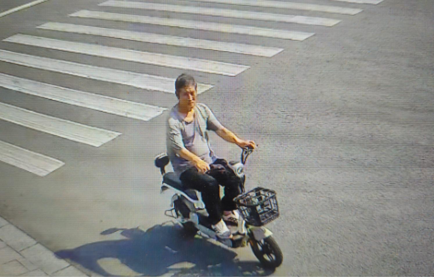 走失者照片 咸阳市寻人：七旬老人走失，穿浅灰色...