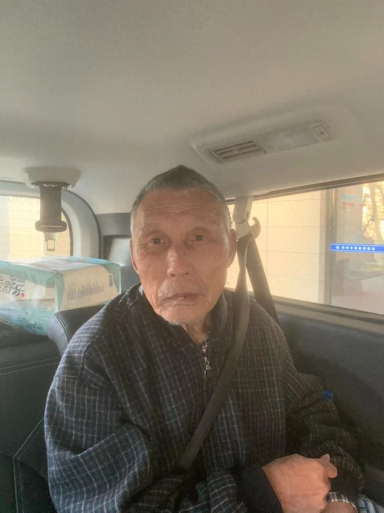 走失者照片 寻亲：七旬老人在上海市被救助，自述...