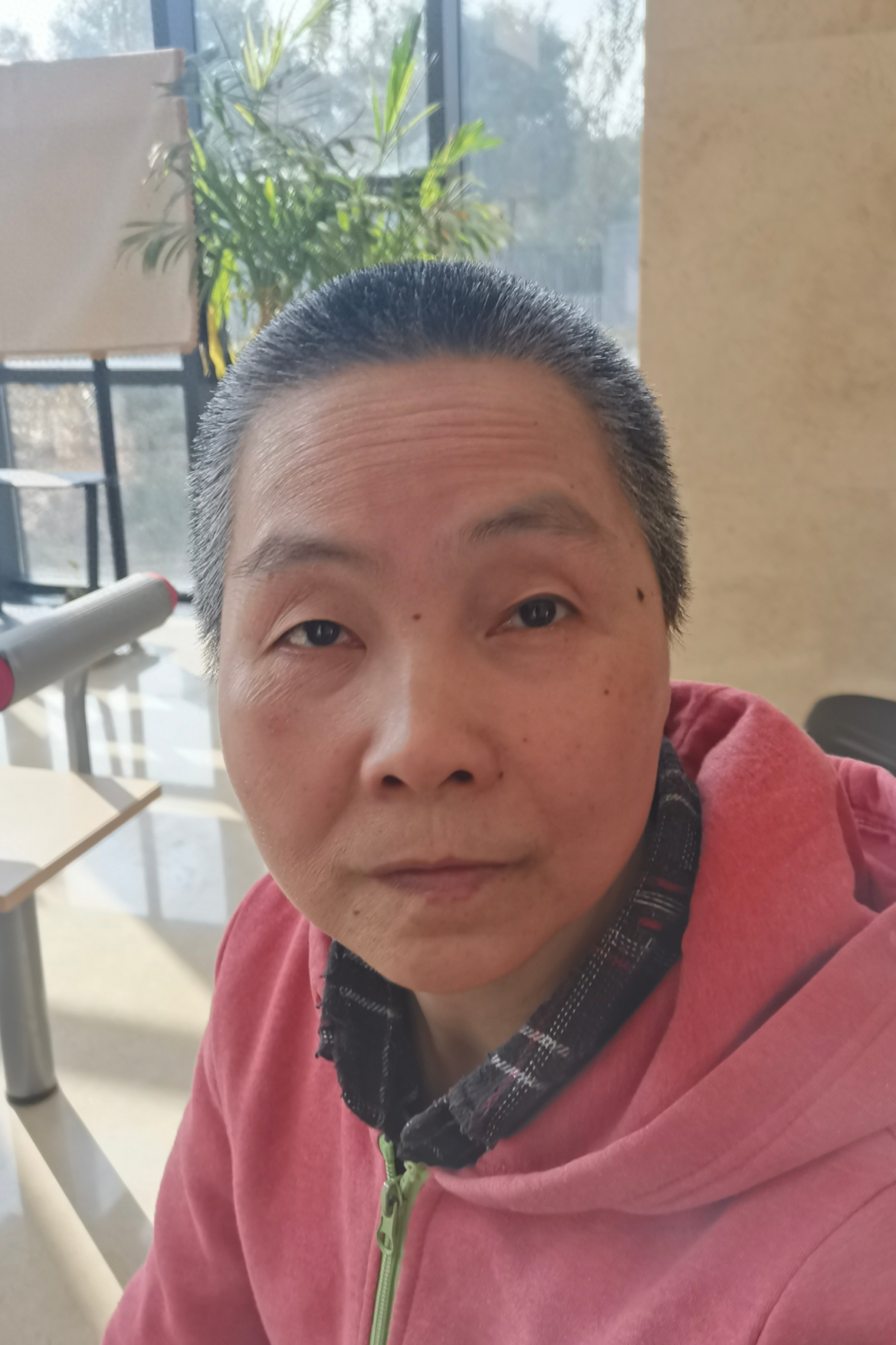 走失者照片 太原市寻亲：中年女子被救助，穿粉色...