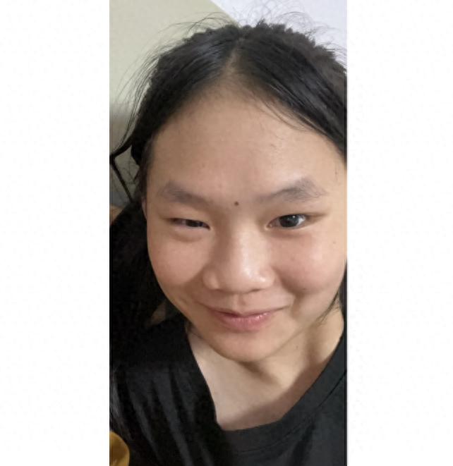 走失者照片 柳州市急寻：13岁女孩失联，眉心有...