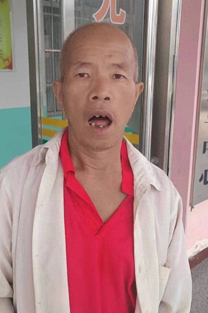 走失者照片 南阳市寻亲：六旬老人被救助，穿白色...