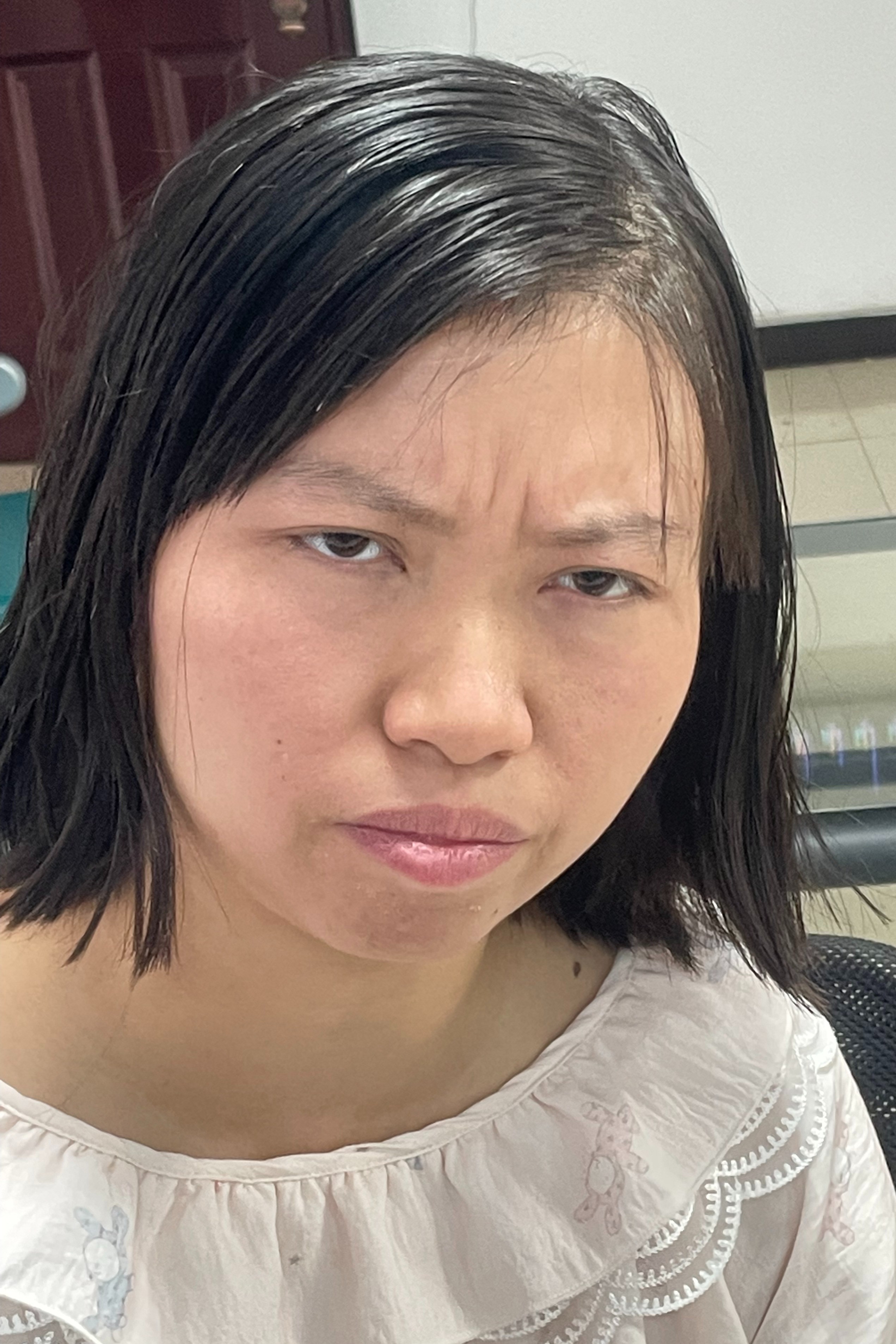 走失者照片 内江市寻亲：青年女子被救助，穿粉色...
