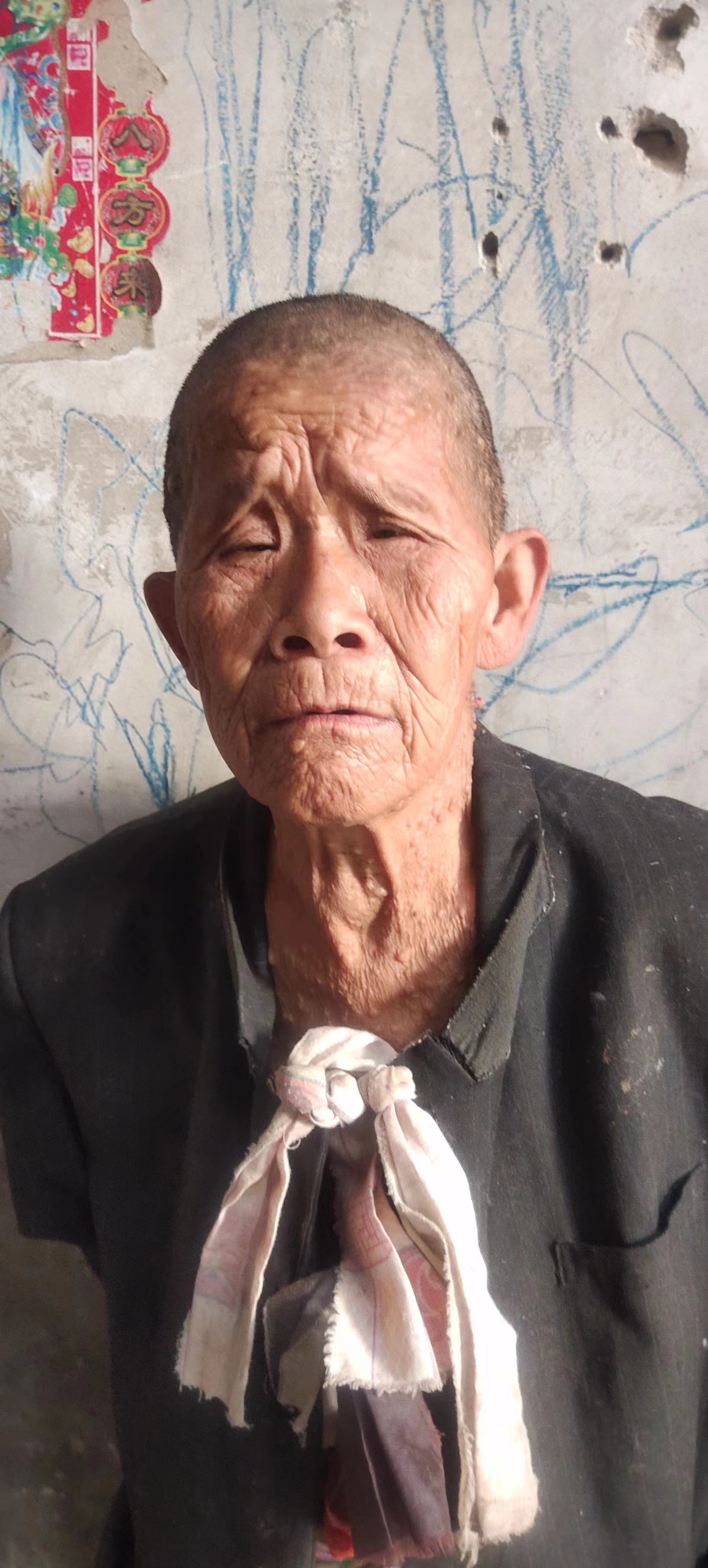 走失者照片 驻马店市寻亲：六旬老太被救助，穿蓝...