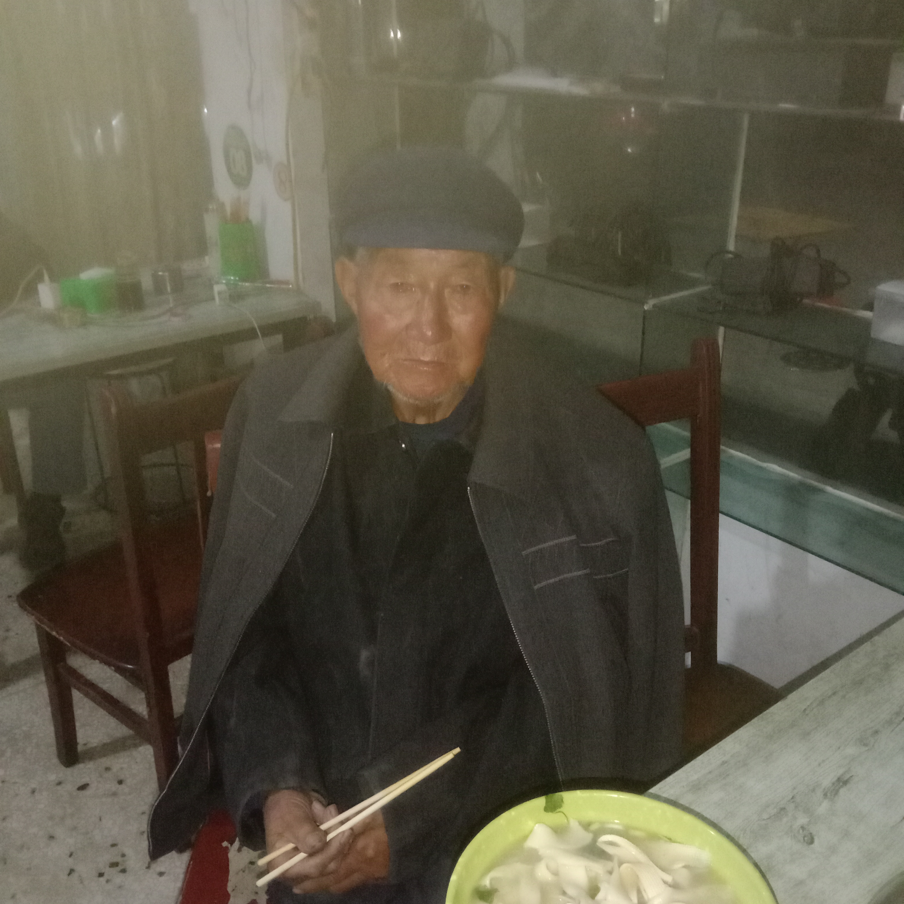 走失者照片 周口市急寻：七旬老人走失，穿深蓝色...