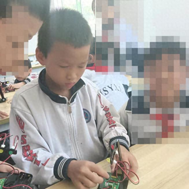 走失者照片 铜仁市急寻：11岁男孩失联，高1米...