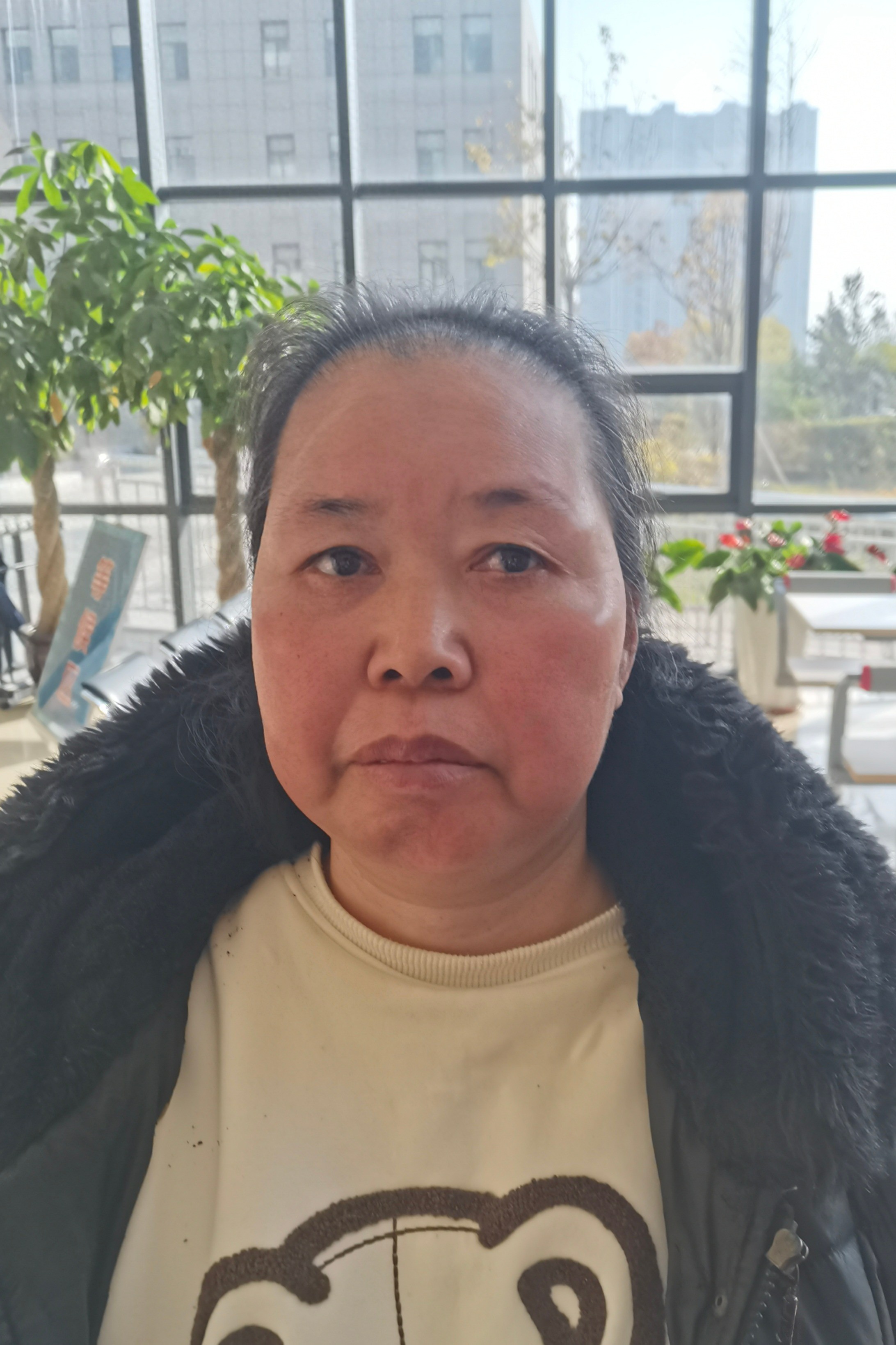 走失者照片 太原市寻亲：五旬女子被救助，穿黑色...