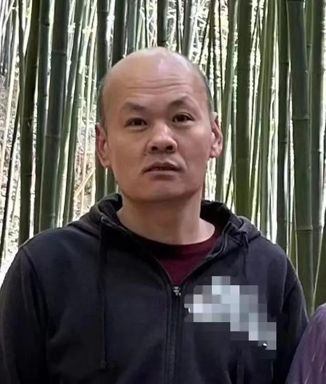走失者照片 西安市急寻：五旬男子走失，穿黑色运...