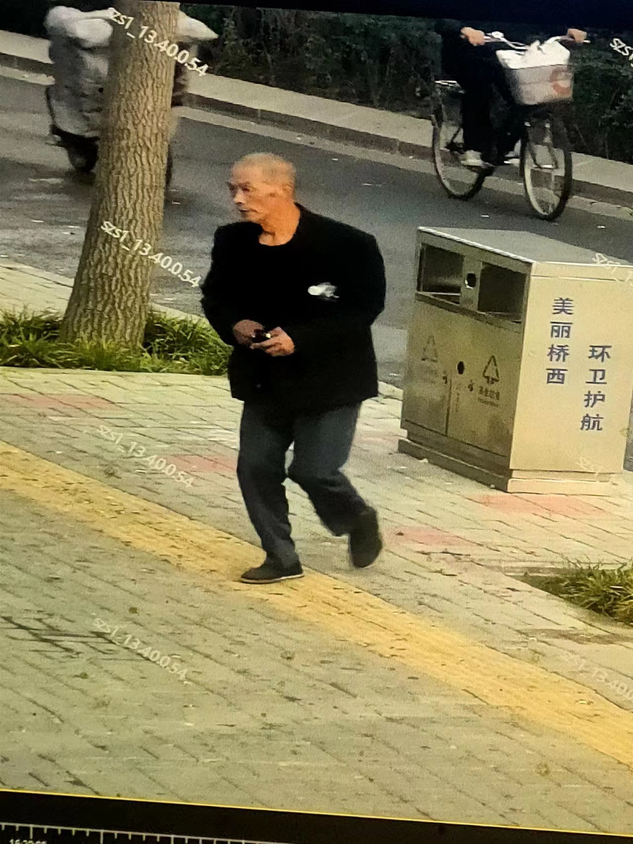 走失者照片 石家庄市急寻：六旬老人走失，穿黑色...