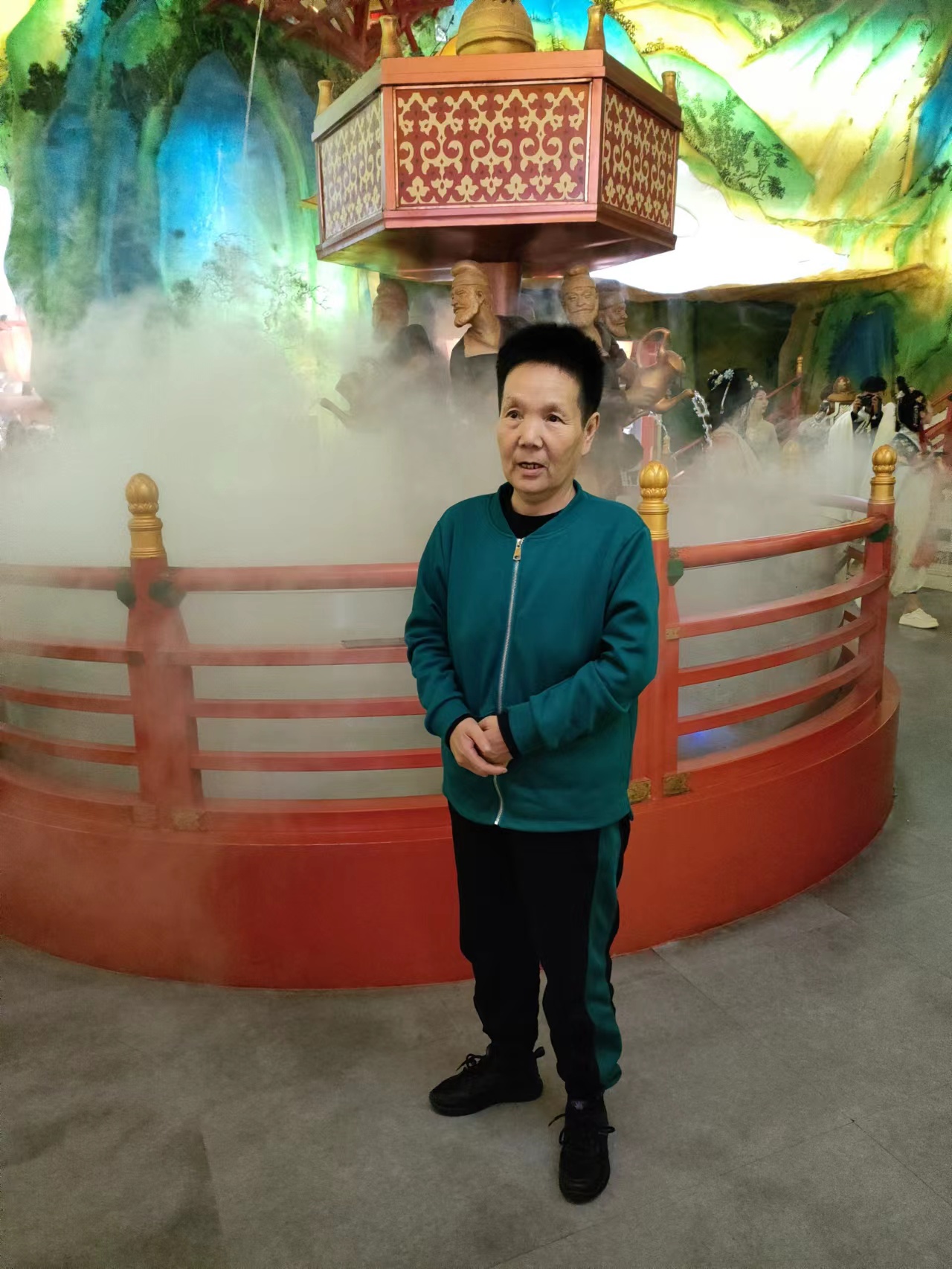 走失者照片 西安市急寻：六旬老太走失，穿黑色薄...