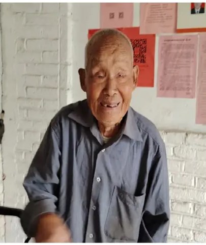 走失者照片 泰安市急寻：八旬老人失联，戴帽子，...