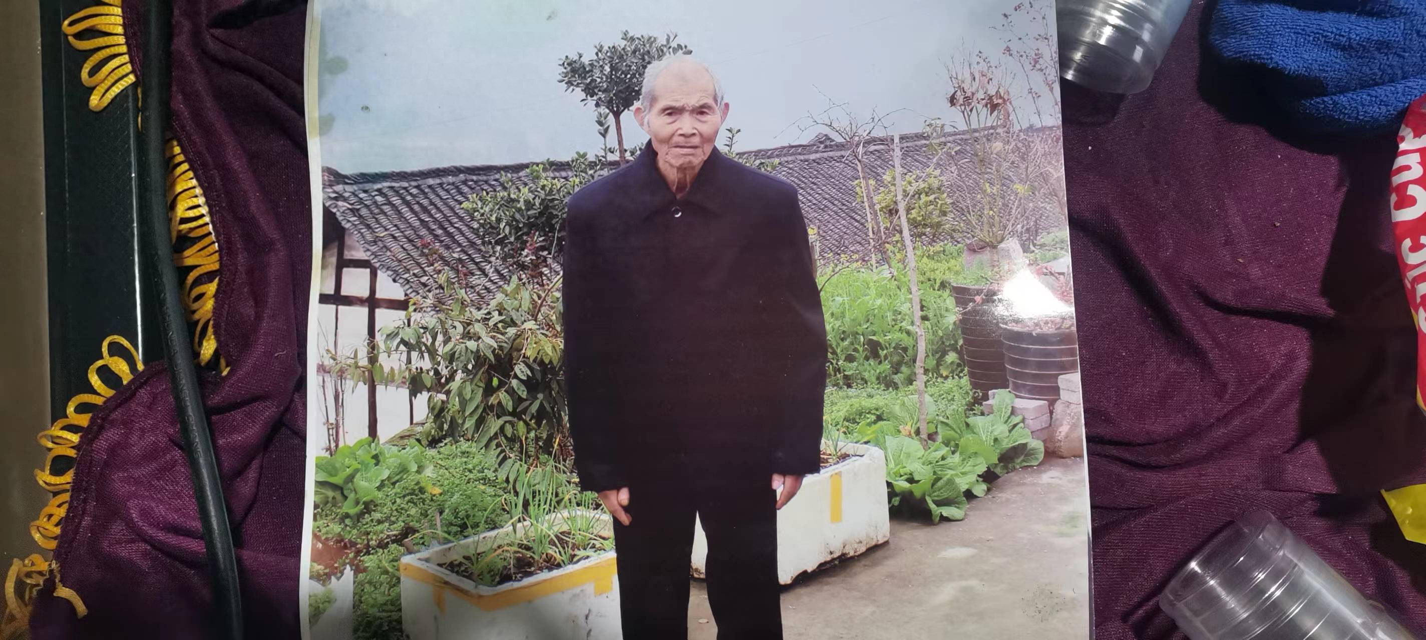 走失者照片 贵阳市急寻：八旬老人失联，穿藏青色...