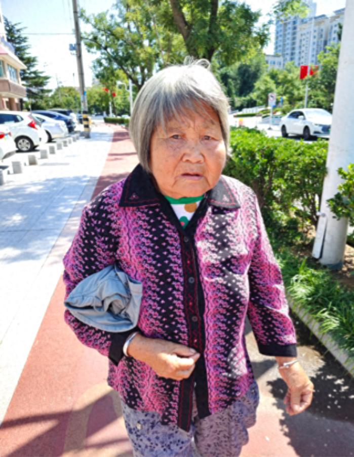 走失者照片 威海市寻人：八旬老太走失，穿白色上...