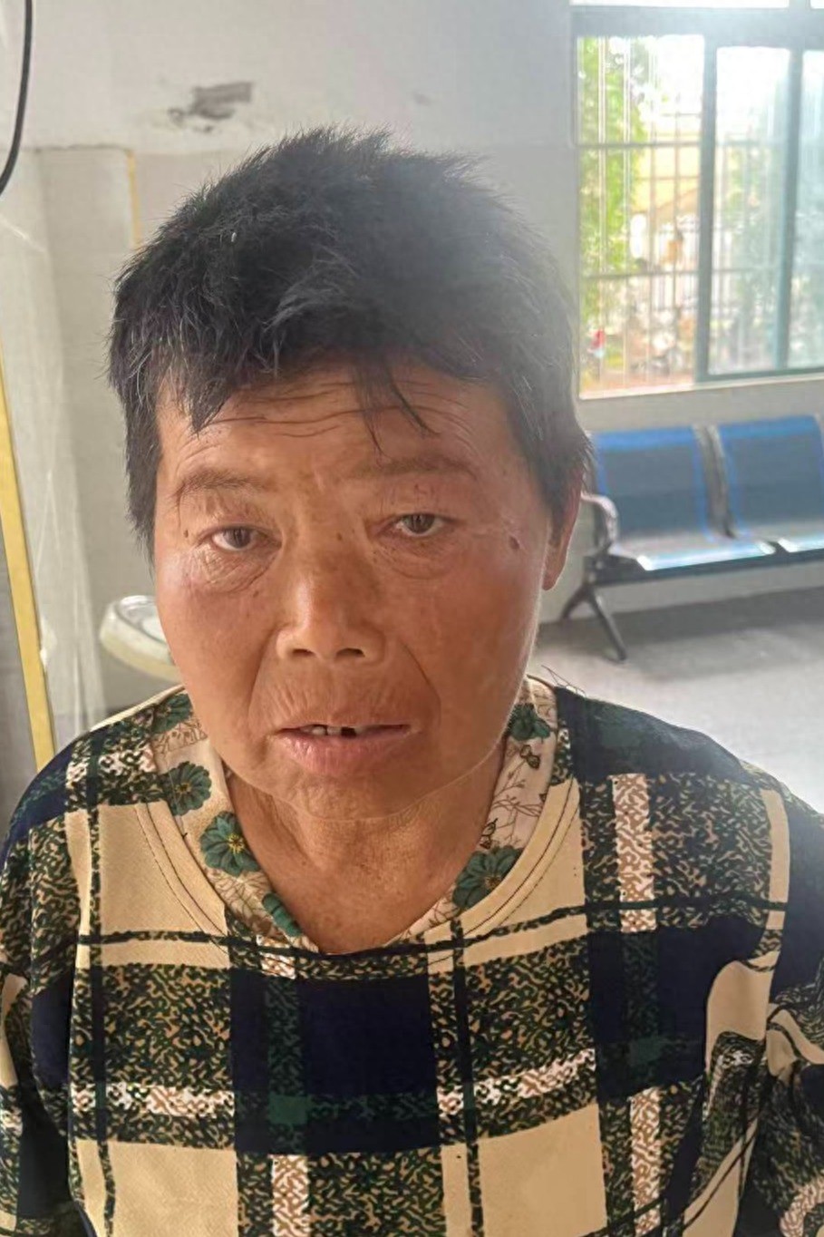 走失者照片 亳州市寻亲：五旬女子被救助，穿花色...