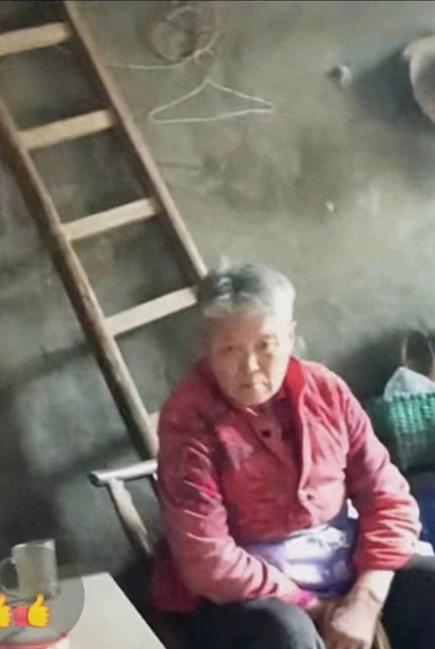 走失者照片 黄冈市寻人：七旬老太失联，穿呢子花...