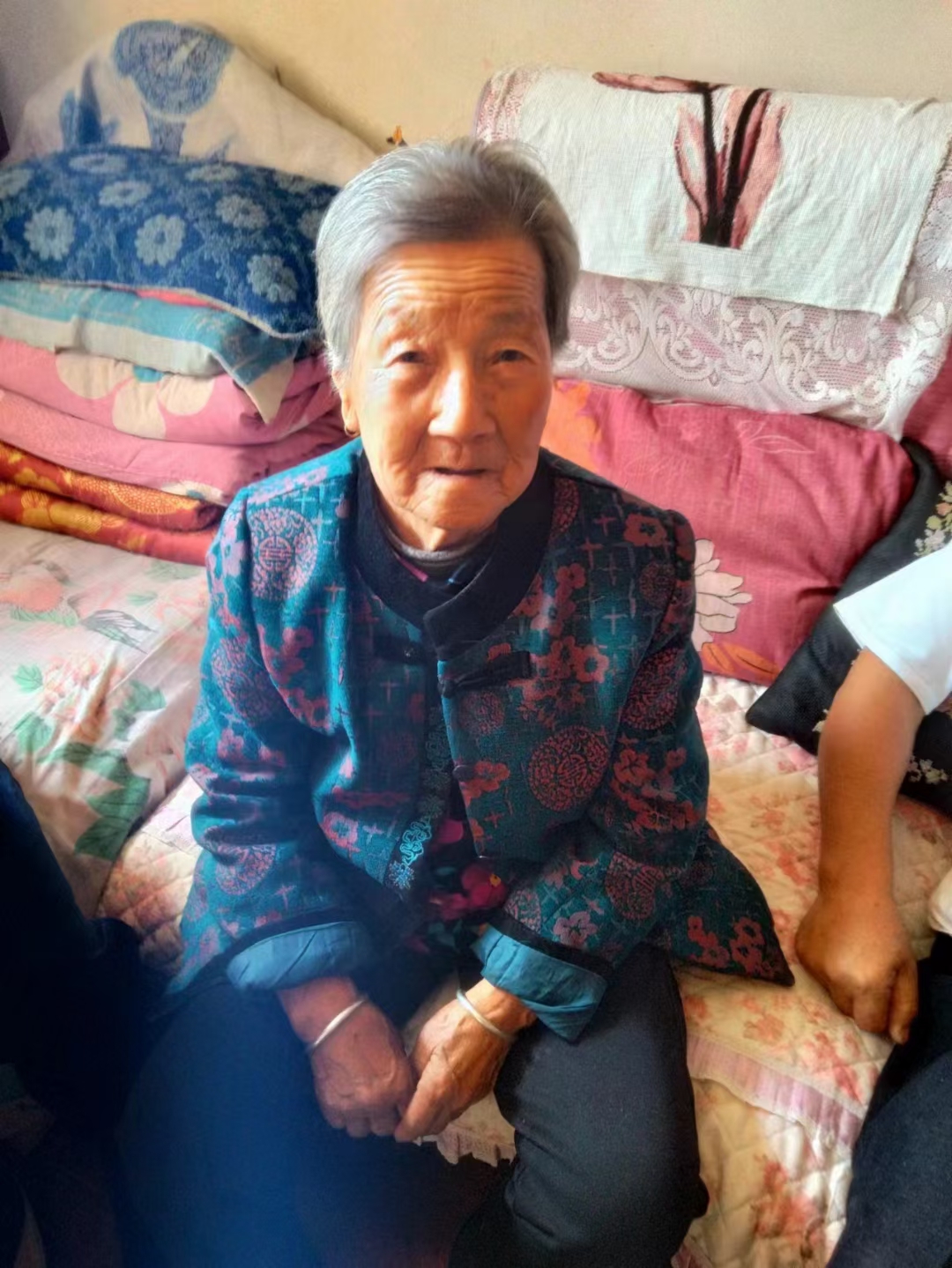 走失者照片 银川市急寻：八旬老太走失，灰白短发...