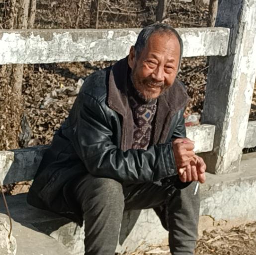 走失者照片 连云港市急寻：六旬老人走失，穿蓝色...