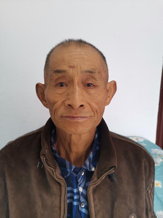 走失者照片 巴中市寻亲：七旬老人被救助，疑似河...