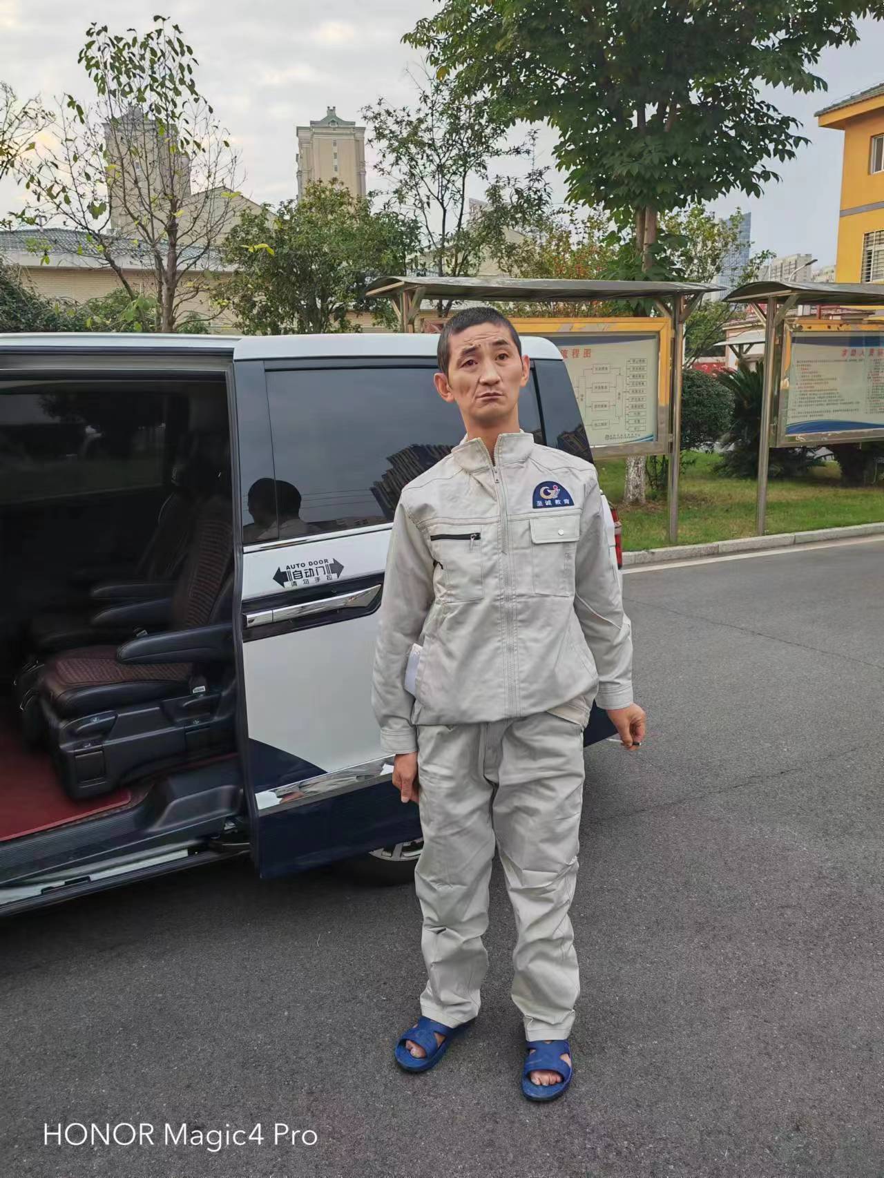 走失者照片 襄阳市寻亲：青年男子被救助，自述叫...
