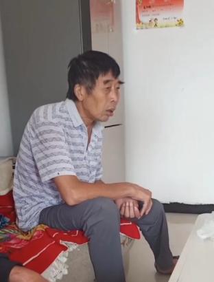 走失者照片 南阳市寻人：六旬老人失联，穿灰白色...
