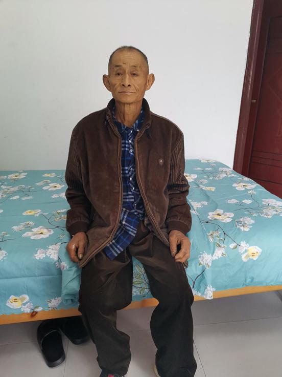 走失者照片 巴中市寻亲：七旬老人被救助，疑似河...