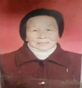 走失者照片 盐城市急寻：八旬老太走失，穿红色外...