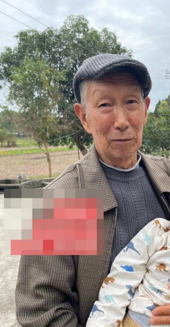 走失者照片 南充市阆中市急寻：七旬老人走失，患...