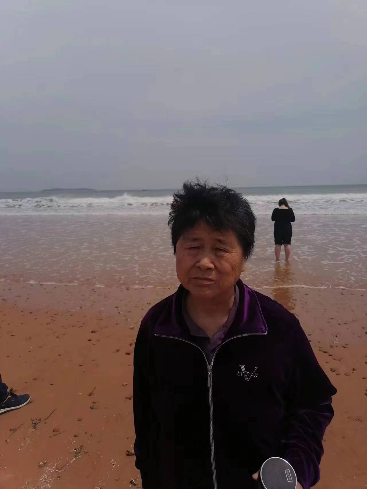 走失者照片 德州市急寻：六旬老太走失，穿黑灰色...