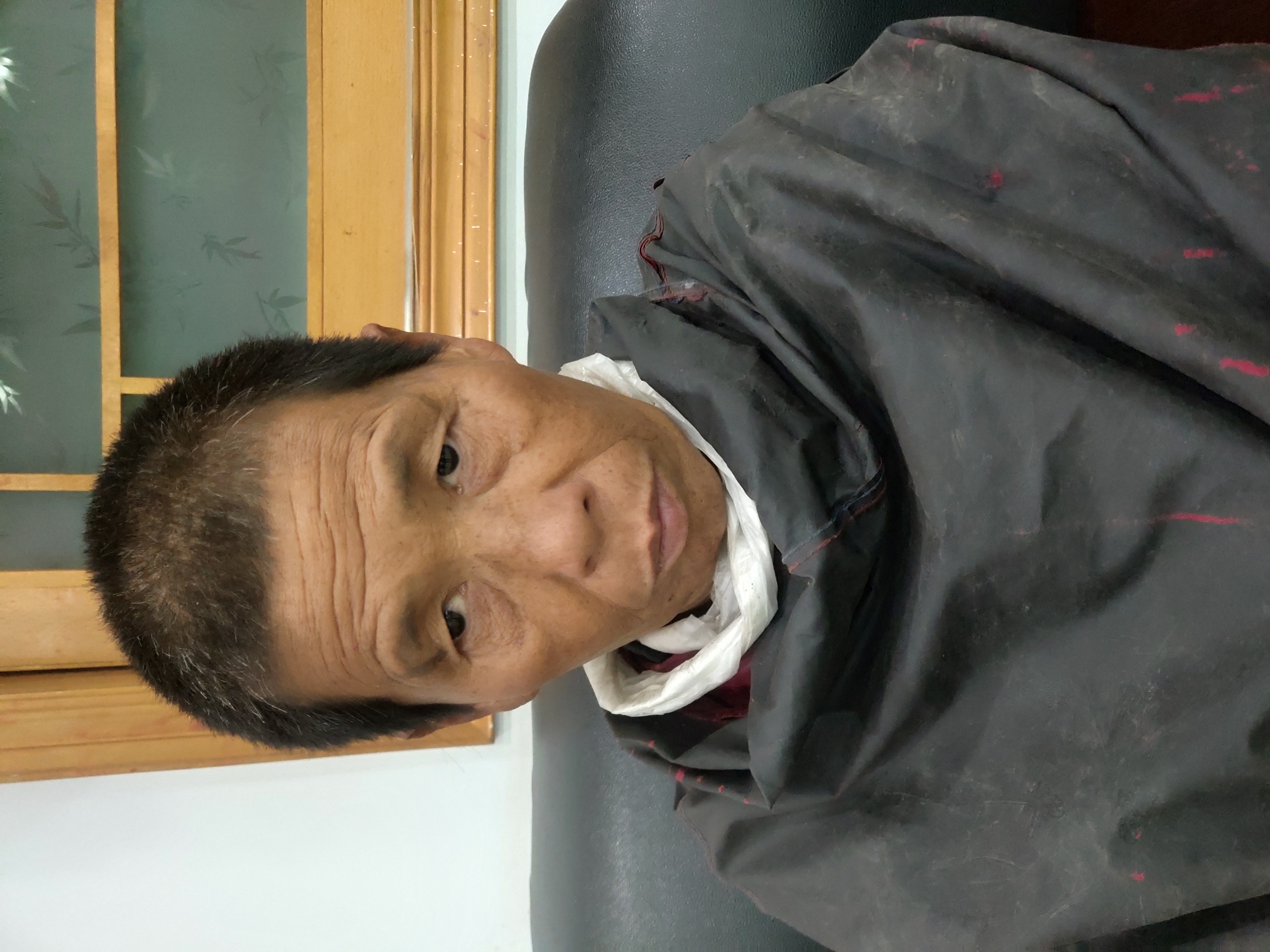 走失者照片 周口市寻亲：五旬女子被救助，穿黑色...