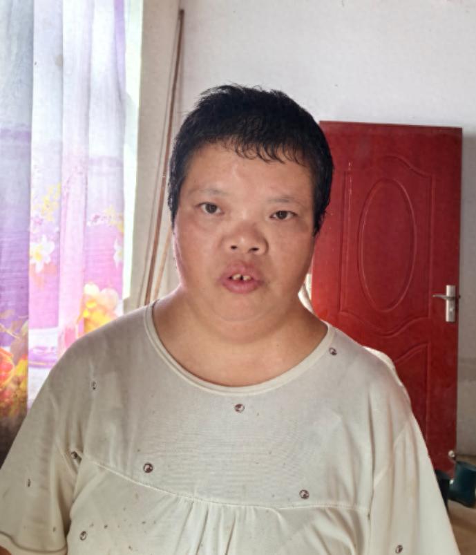 走失者照片 芜湖市寻亲：中年女子被救助，高1米...