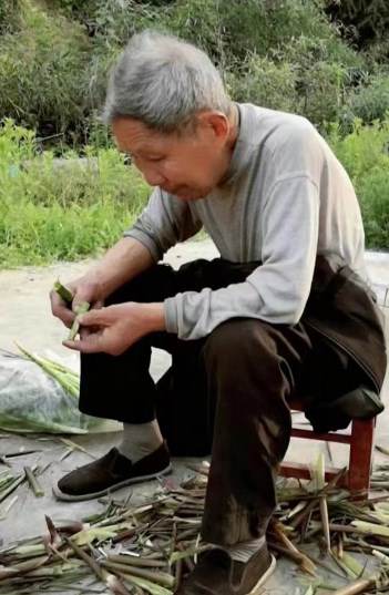 走失者照片 信阳市急寻：八旬老人走失，患帕金森...