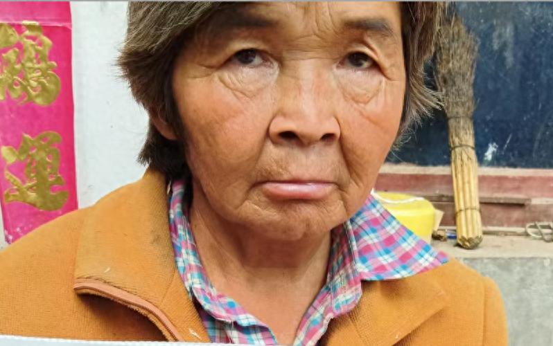 走失者照片 洛阳市急寻：六旬老太走失，高1米5...
