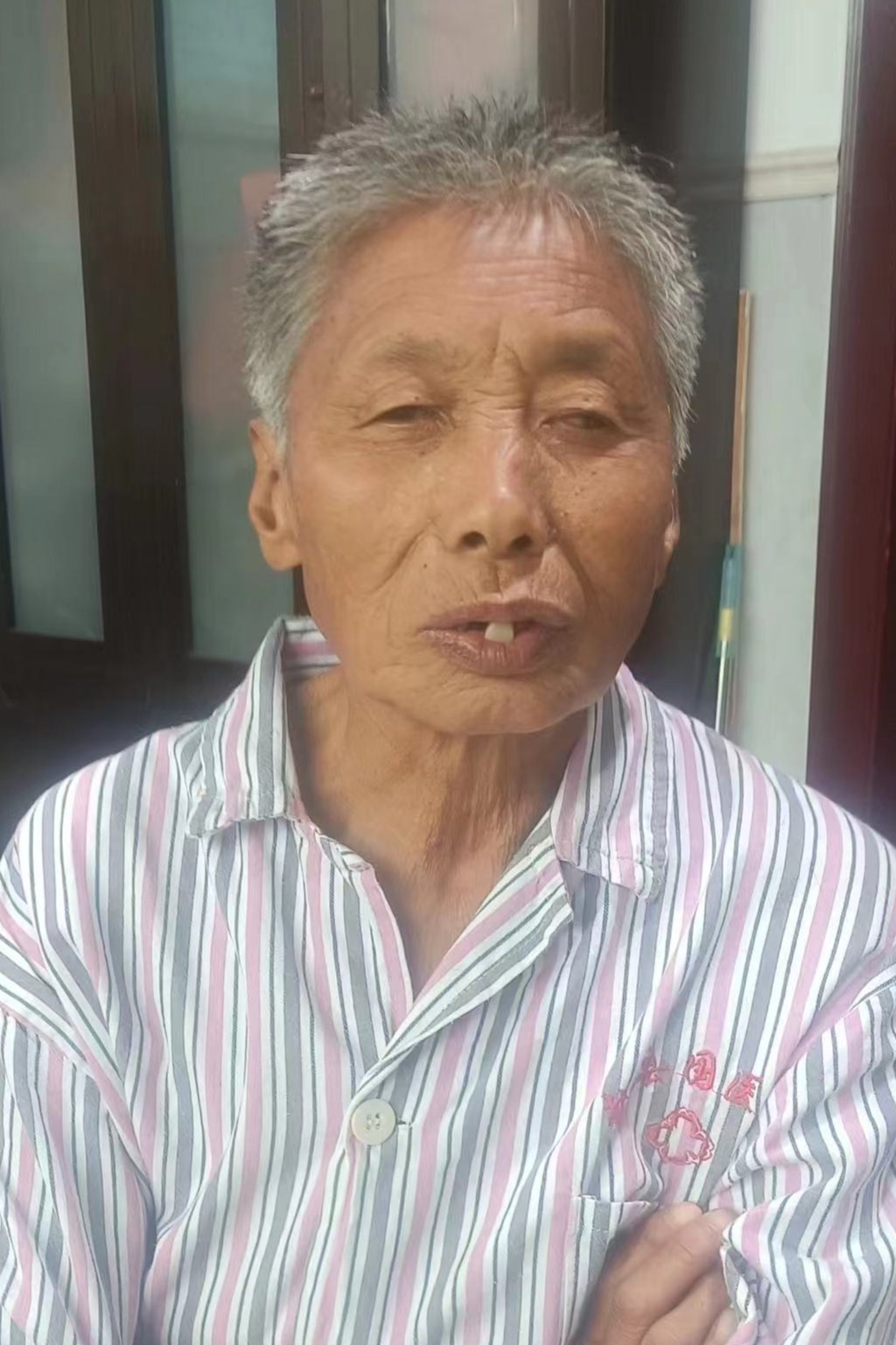 走失者照片 石家庄市寻亲：六旬老太被救助，穿暗...