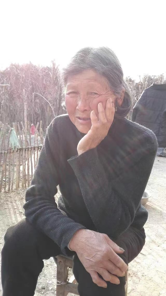 走失者照片 阜阳市急寻：八旬老太走失，高约1米...