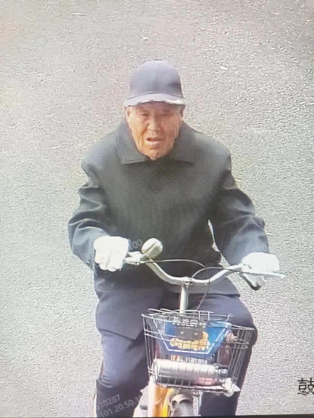 走失者照片 中卫市寻人：八旬老人失联，穿黑灰色...
