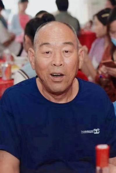 走失者照片 运城市急寻：六旬老人走失，背黑色包...