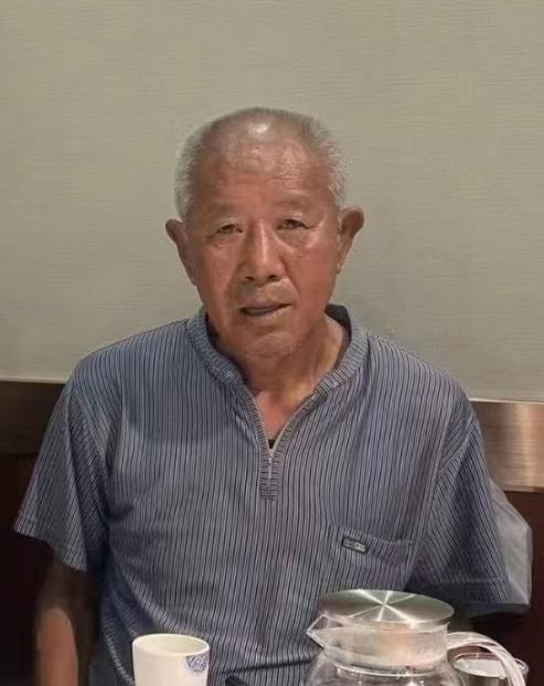 走失者照片 沈阳市急寻：六旬老人走失，戴灰色鸭...