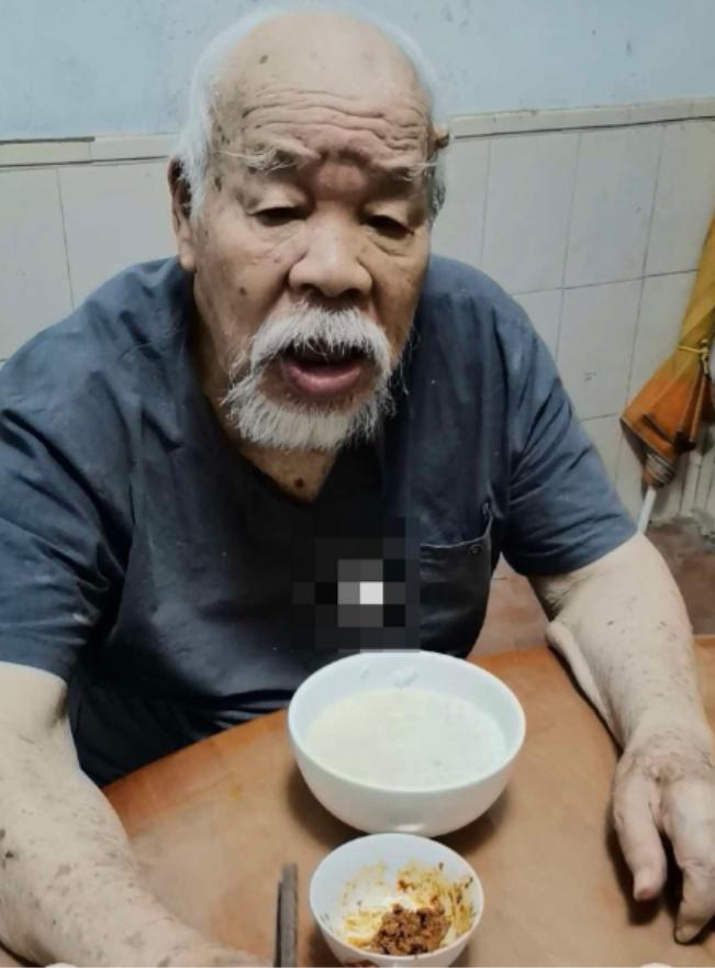 走失者照片 北海市寻人：九旬老人走失，穿灰蓝色...