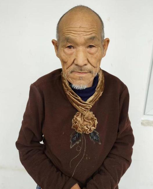 走失者照片 驻马店市寻亲：七旬老人被救助，穿灰...