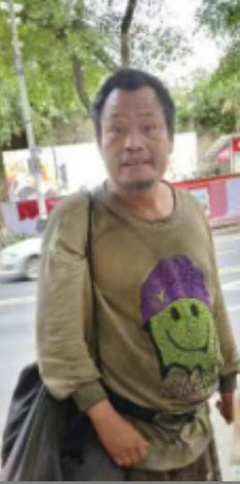 走失者照片 梧州市寻亲：中年男子被救助，穿灰绿...