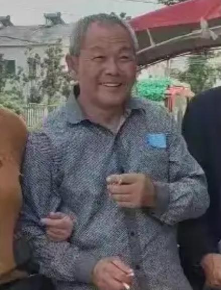 走失者照片 淮安市寻人：七旬老人走失，穿蓝白条...