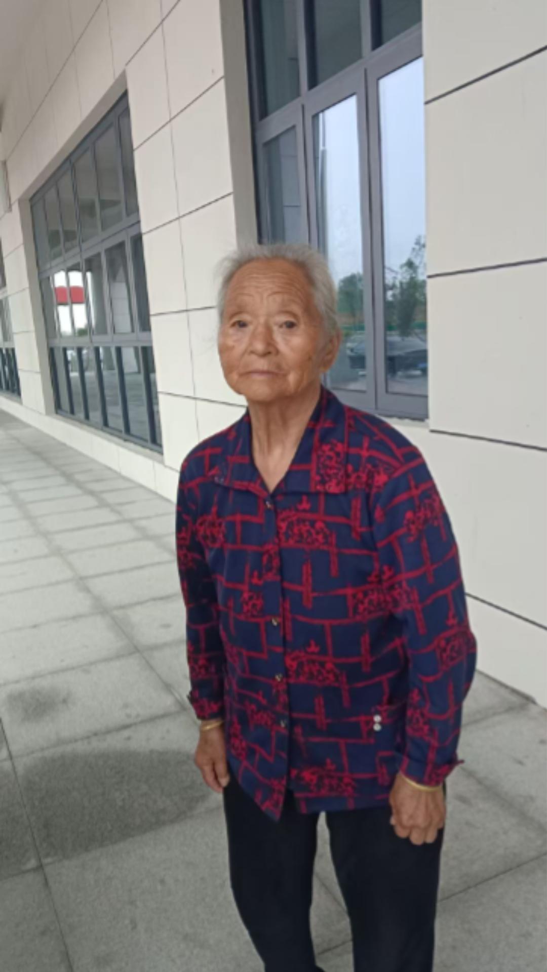 走失者照片 郑州市寻人：八旬老太走失，患小脑萎...
