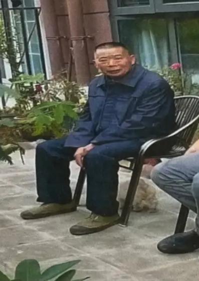 走失者照片 泸州市急寻：六旬老人走失，穿藏蓝色...